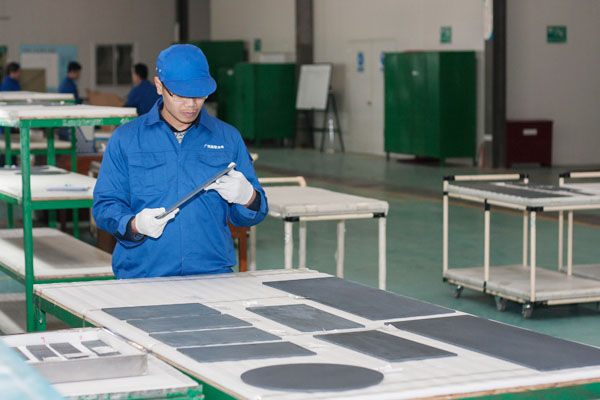 “ca88官方唯一网站劳模的青春回覆”系列报道之柳州市五一劳动模范黄誓成