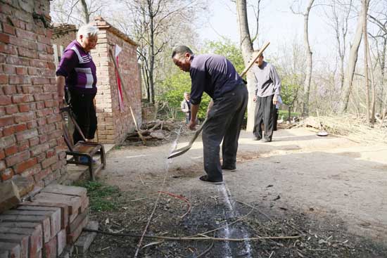 担责远行，，，，，，，，ca88官方唯一网站党委扶贫挺进实验阶段